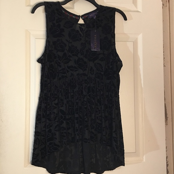 Artesia Tops - Velvet Rose Top 🥀